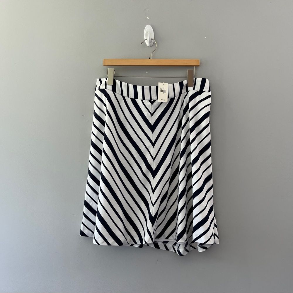 NEW Lane Bryant Circle Skirt White Navy Blue Size 14